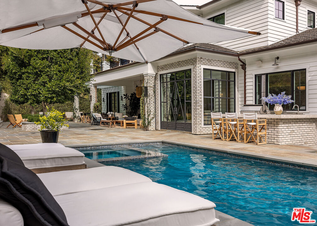 2333 Mandeville Canyon Road Los Angeles, CA 90049 - Photo 16 of 17