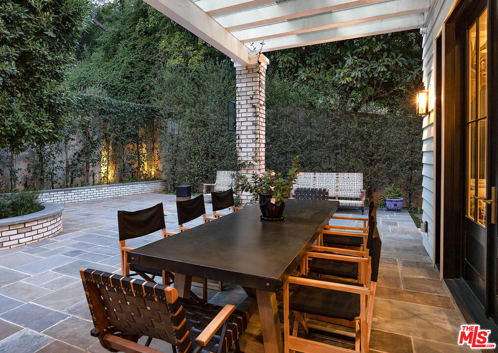 2333 Mandeville Canyon Road Los Angeles, CA 90049 - Photo 17 of 17