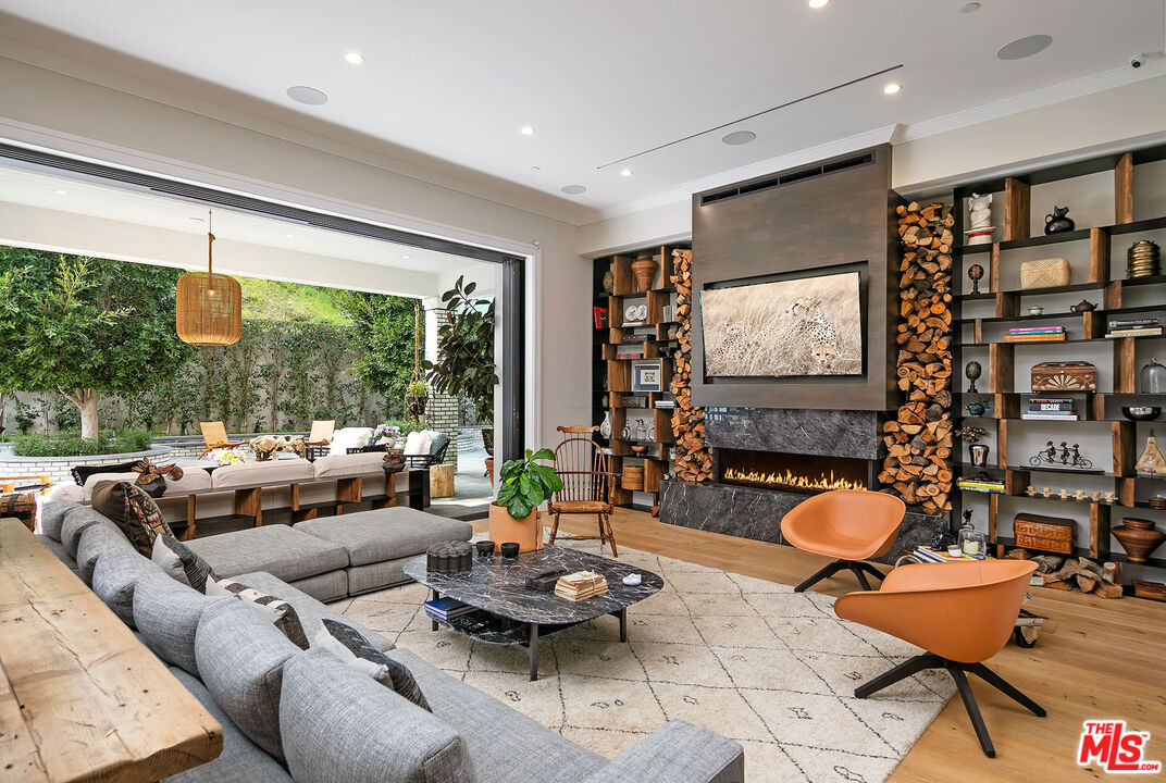 2333 Mandeville Canyon Road Los Angeles, CA 90049 - Photo 5 of 17