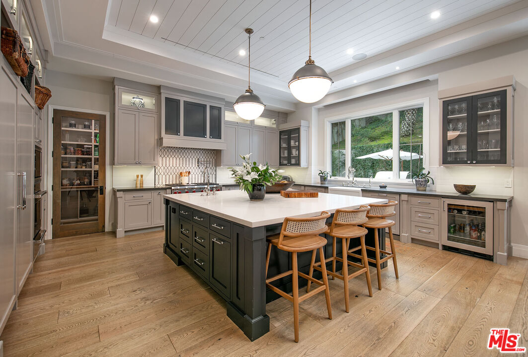 2333 Mandeville Canyon Road Los Angeles, CA 90049 - Photo 8 of 17