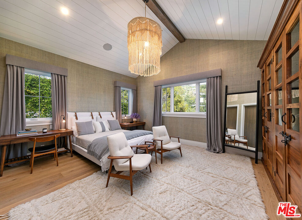 2333 Mandeville Canyon Road Los Angeles, CA 90049 - Photo 10 of 17