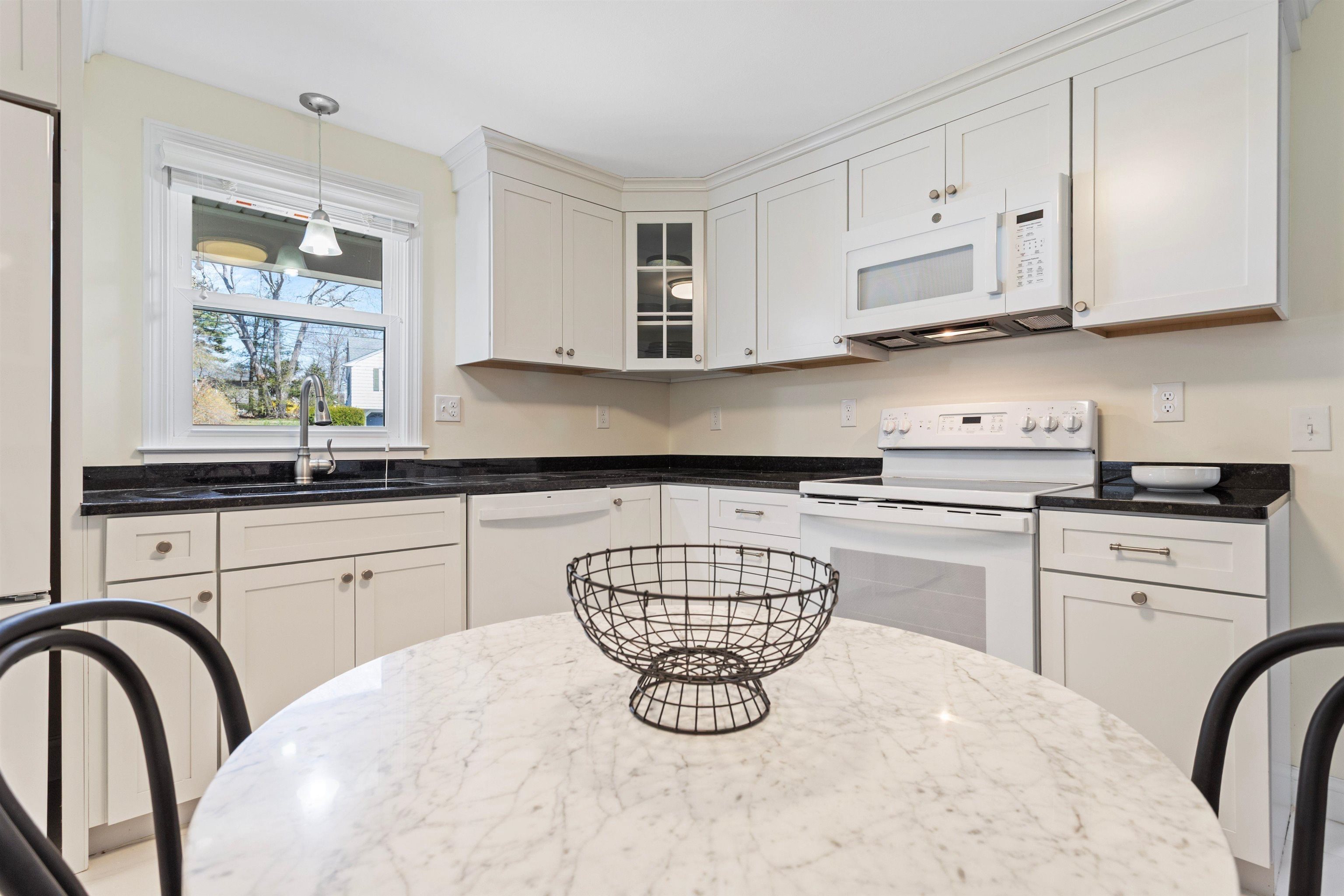 9 Carolan Avenue Hampton, NH 03842 - Photo 2 of 41