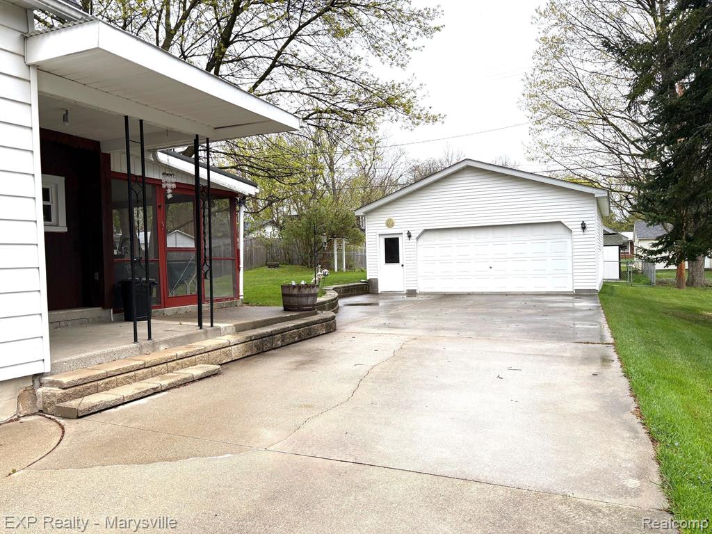 206 Spring Street Yale, MI 48097 - Photo 2 of 28