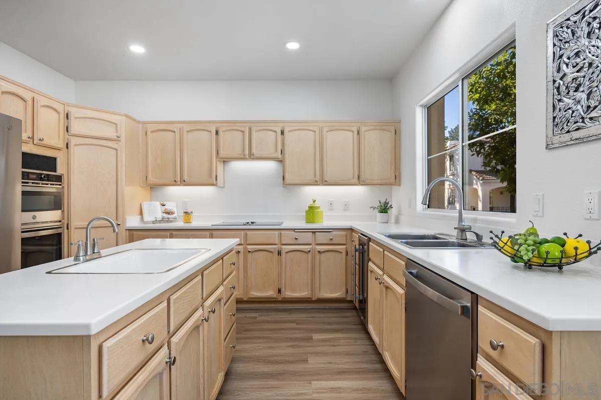 5125 Renaissance Avenue, Unit B San Diego, CA 92122 - Photo 14 of 45
