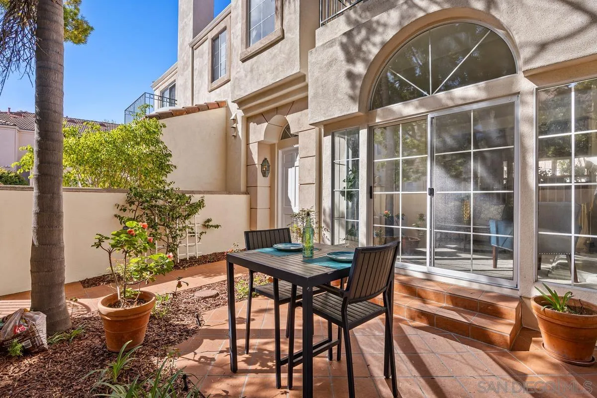 5125 Renaissance Avenue, Unit B San Diego, CA 92122 - Photo 4 of 45