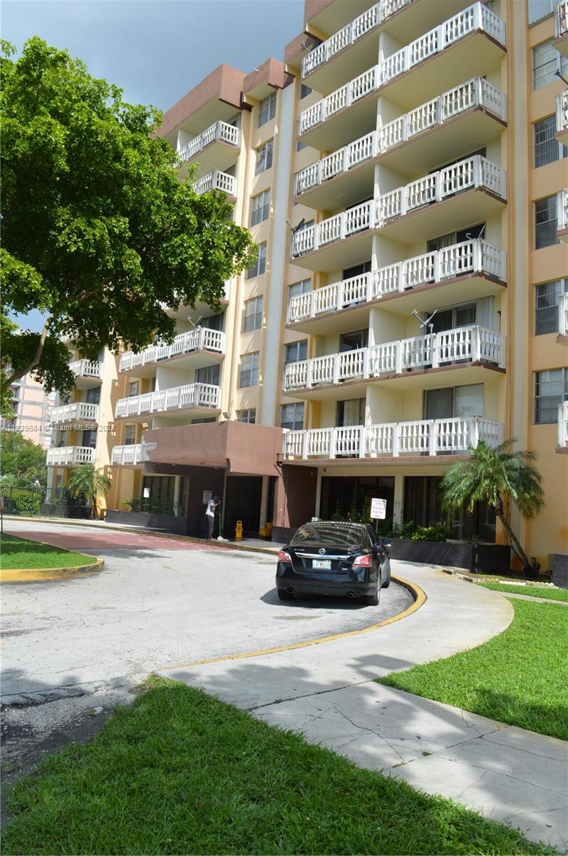Golden Glades Miami, FL 33169 - Photo 17 of 17 a building view