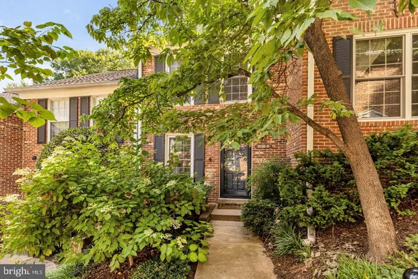 $3,800 | 2536 South Walter Reed Drive, Unit D, Arlington, VA 22206