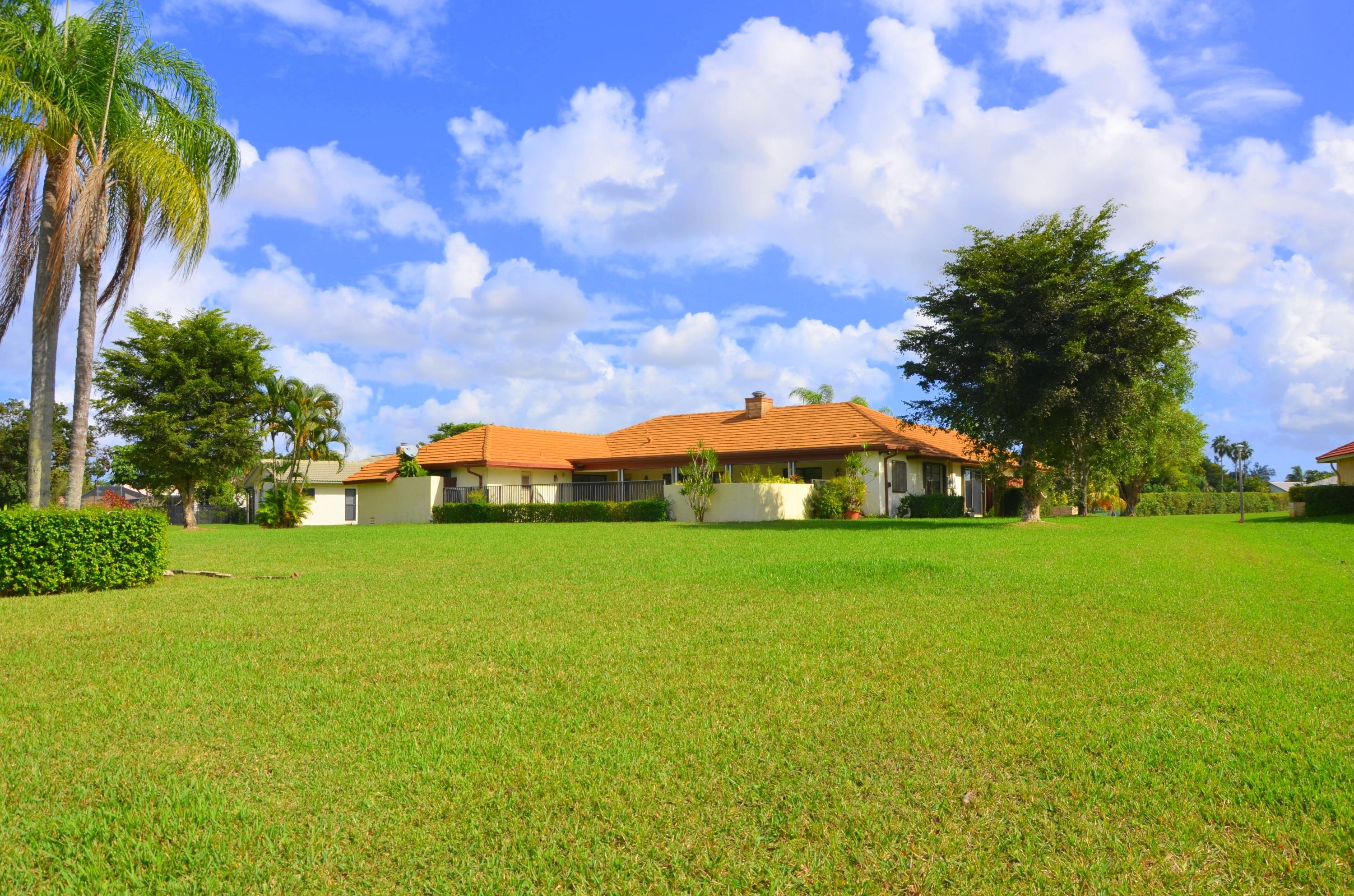 11897 Sandlake Drive Boca Raton, FL 33428 - Photo 3 of 27 Front/side yard
