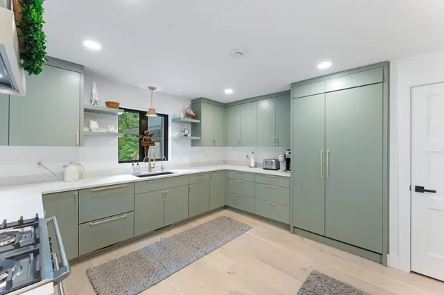 $1,990,000 | 3 Crescent Street, Minnetonka Beach, MN 55391