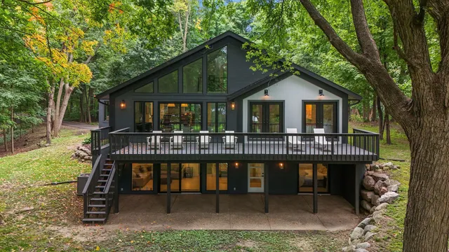 $1,990,000 | 3 Crescent Street, Minnetonka Beach, MN 55391