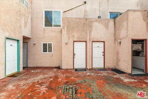 $445,000 | 708 North Eucalyptus Avenue, Unit 104, Inglewood, CA 90302