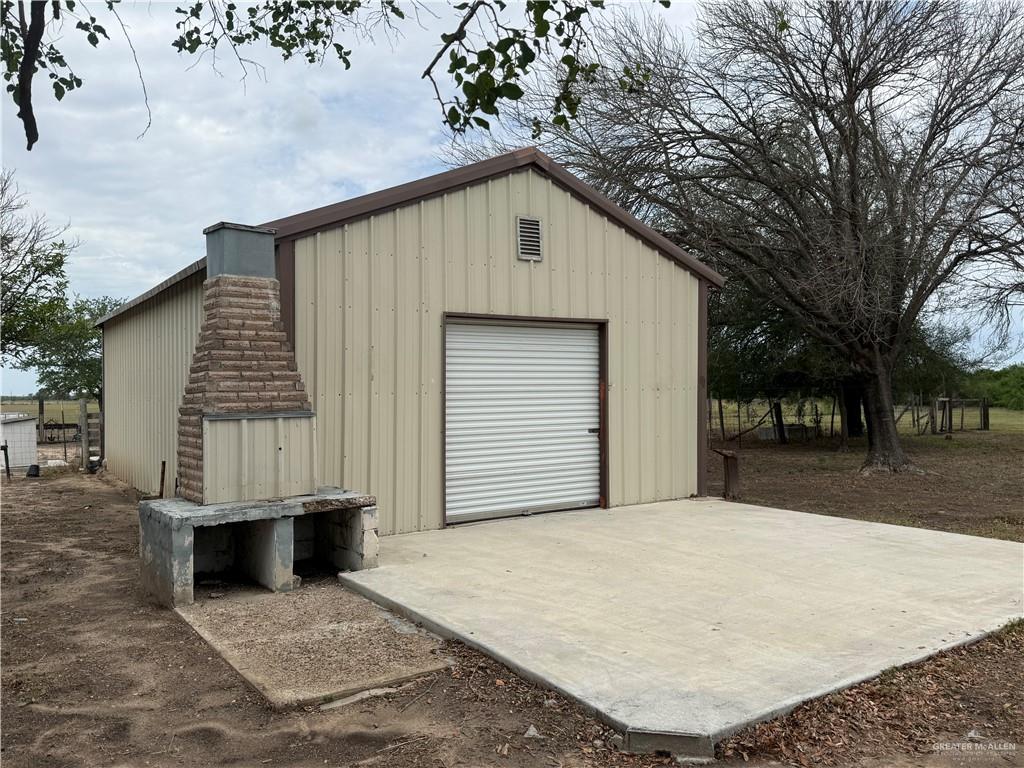 21713 North Western Road Edinburg, TX 78541 - Photo 20 of 24 View of garage