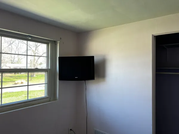 $240,000 | 33 Westwood Drive, Mount Vernon, IL 62864