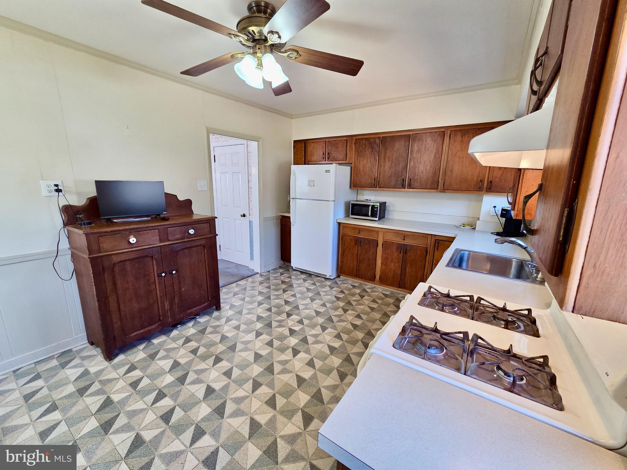 41 Wayne Avenue Springfield, PA 19064 - Photo 11 of 25 Kitchen