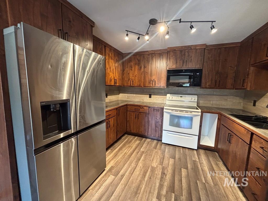 941 South Main Street Cascade, ID 83611 - Photo 7 of 42