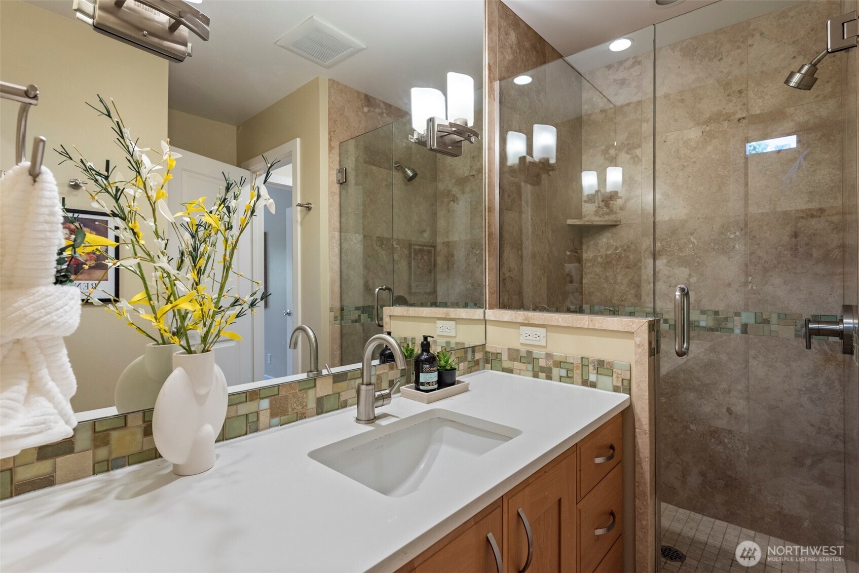 3225 West Mercer Way Mercer Island, WA 98040 - Photo 14 of 34