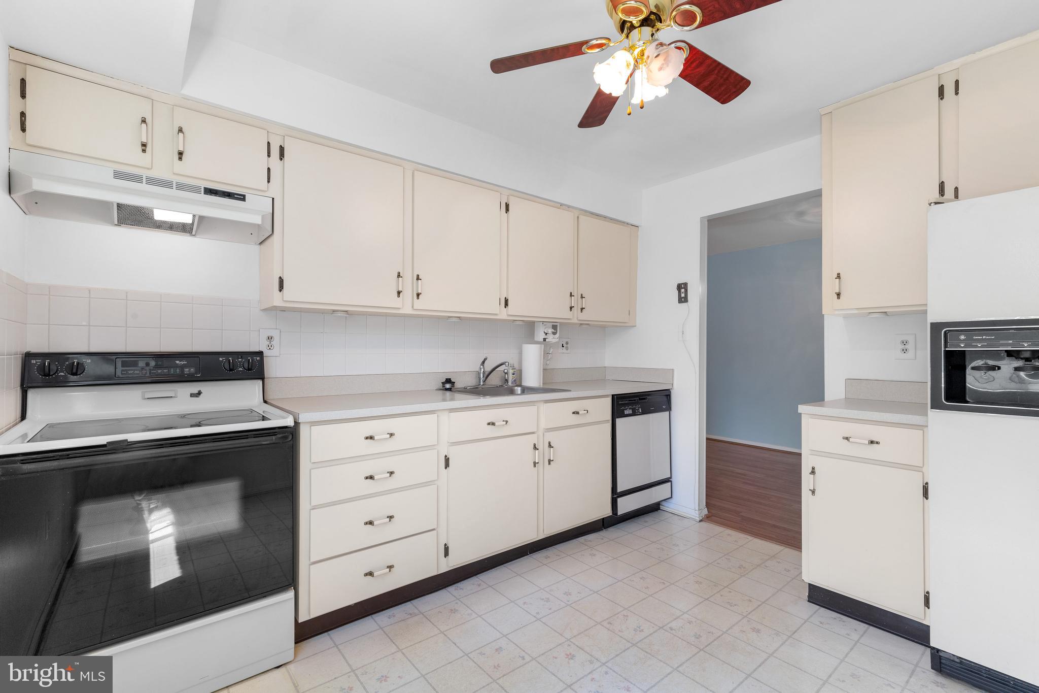 1 Summit Hill Court, Unit T2 Baltimore, MD 21228 - Photo 10 of 24
