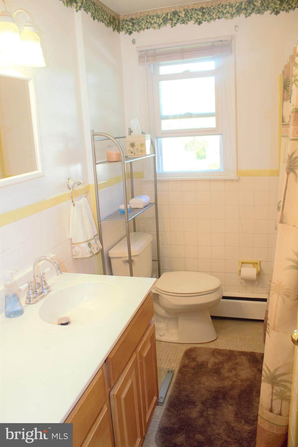 6319 Arlingham Road Flourtown, PA 19031 - Photo 23 of 30 Full HallBath