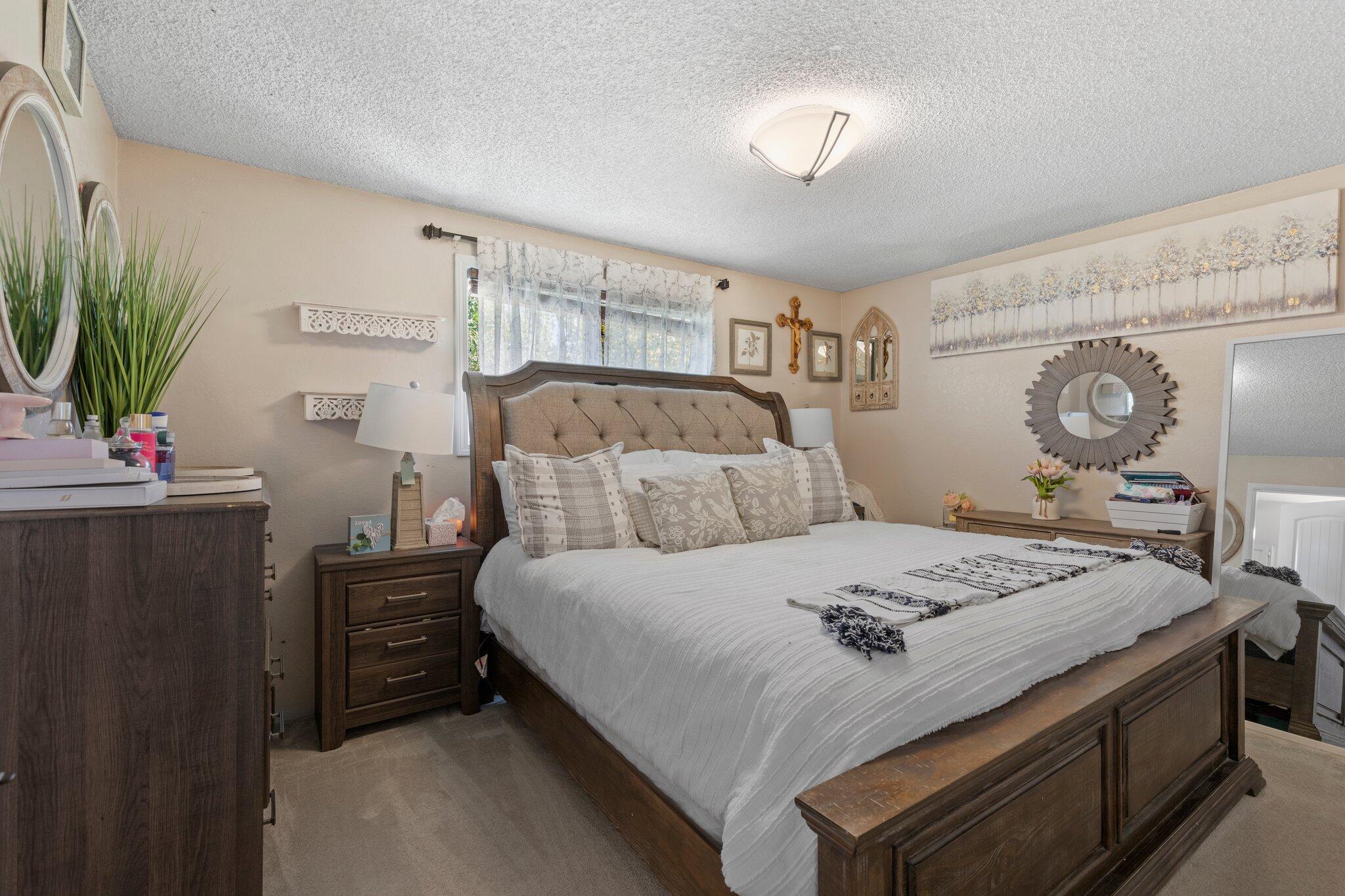 2020 Delta Waters Road Medford, OR 97504 - Photo 18 of 29 Primary Bedroom