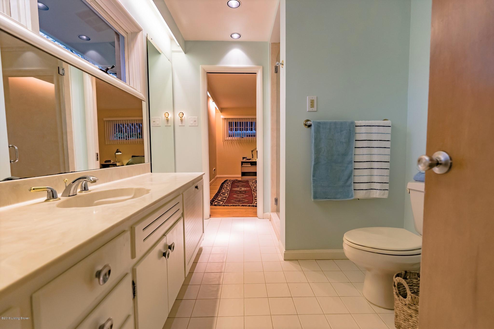 7205 Boxwood Road Louisville, KY 40222 - Photo 20 of 41 Bath