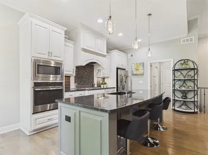 $575,000 | 19616 West 100th Terrace, Lenexa, KS 66220