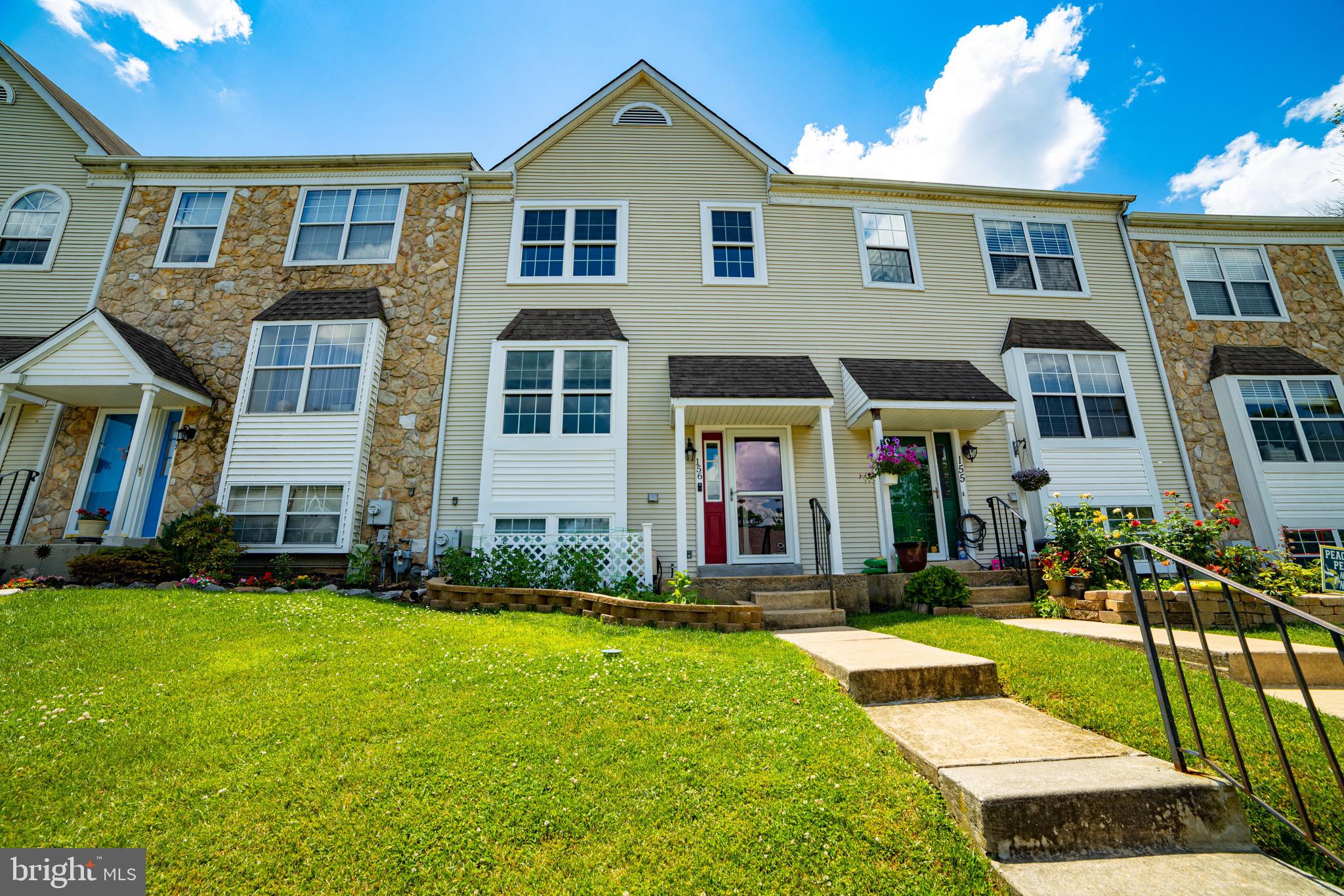 156 Marie Circle Aston, PA 19014 - Photo 2 of 27