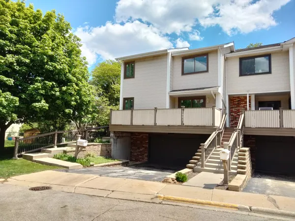 $3,900 | 3061 Pheasant Creek Drive, Northbrook, IL 60062