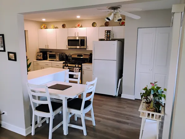 $3,900 | 3061 Pheasant Creek Drive, Northbrook, IL 60062