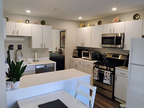 $3,900 | 3061 Pheasant Creek Drive, Northbrook, IL 60062