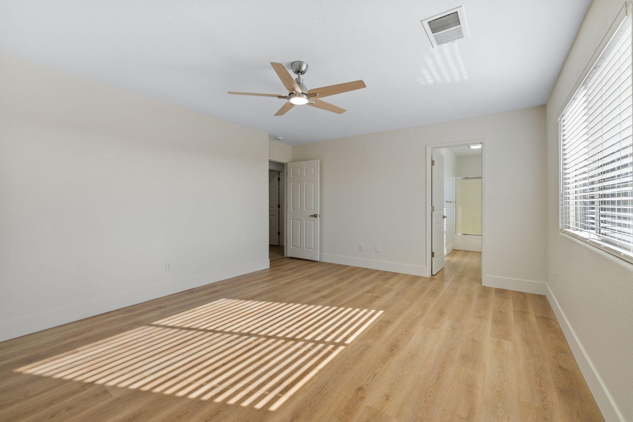1459 Chimney Way Lemoore, CA 93245 - Photo 17 of 23 22-web-or-mls-713A9981
