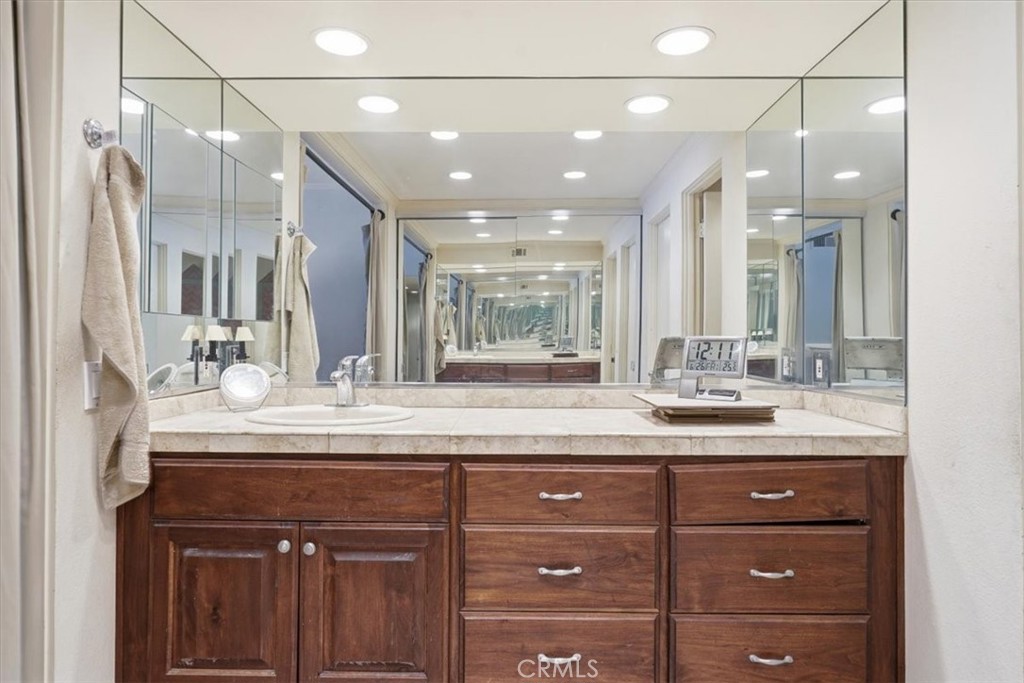 5555 Canyon Crest Drive, Unit 2F Riverside, CA 92507 - Photo 18 of 29