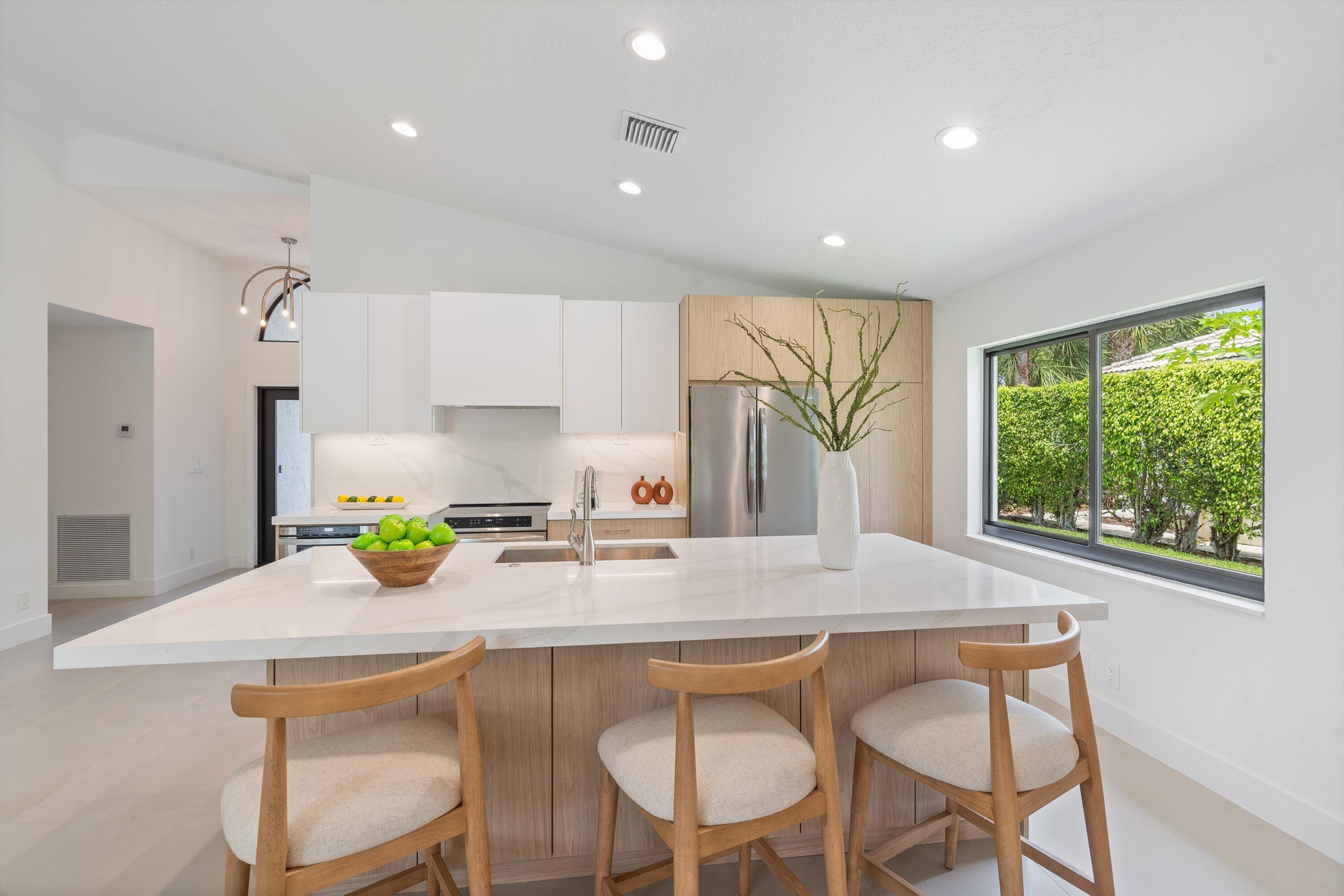 1175 Sea Grape Circle Delray Beach, FL 33445 - Photo 20 of 42 kitchen