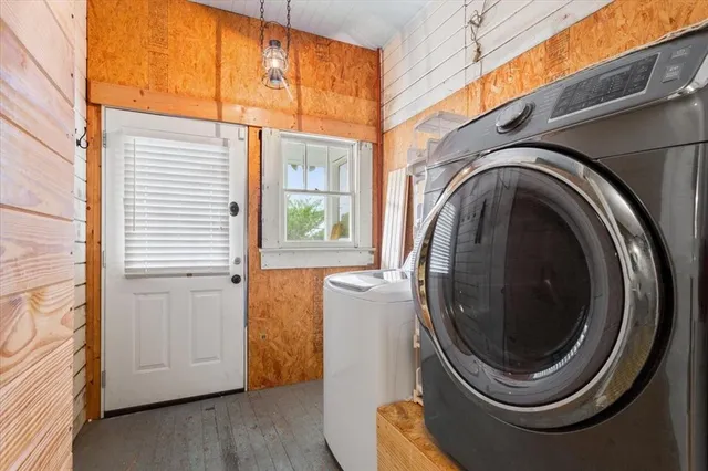 a close up view of washer and dryer