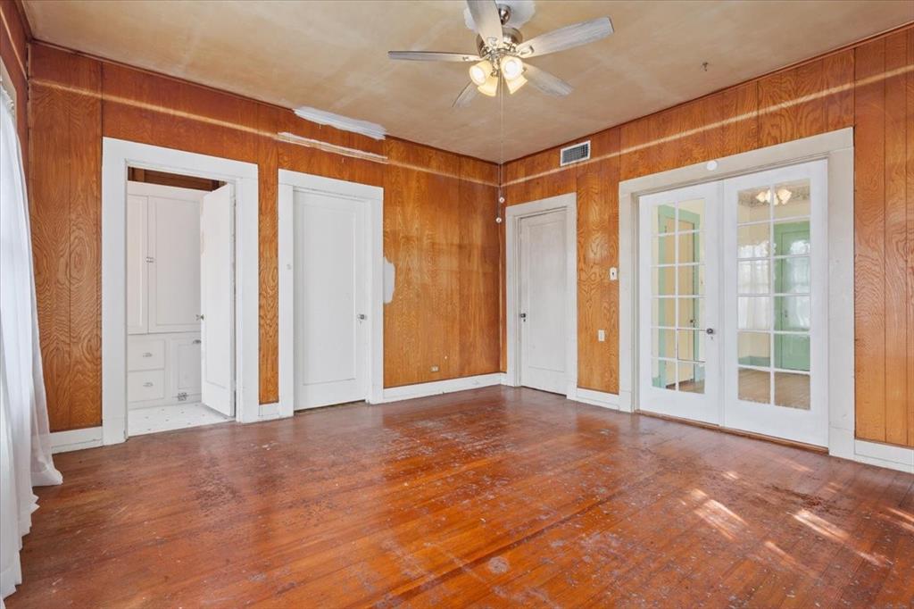 2600 Colcord Avenue Waco, TX 76707 - Photo 18 of 37 a view of an empty room with a window