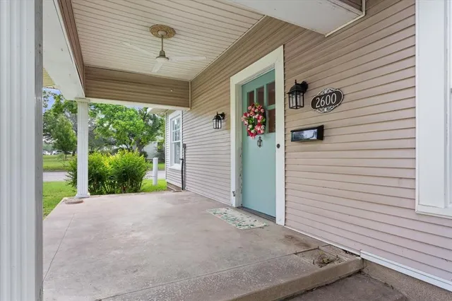a view of a house with porch and garden