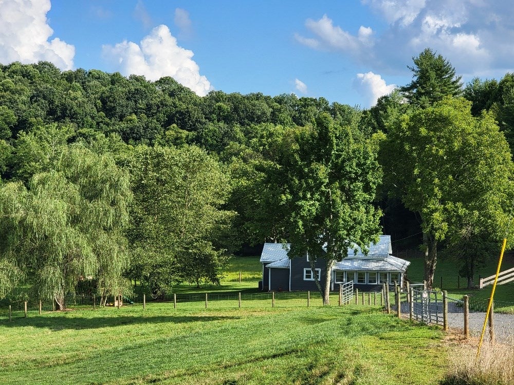305 Rising Sun Lane Galax, VA 24333 - Photo 21 of 42 Gallery Image 21
