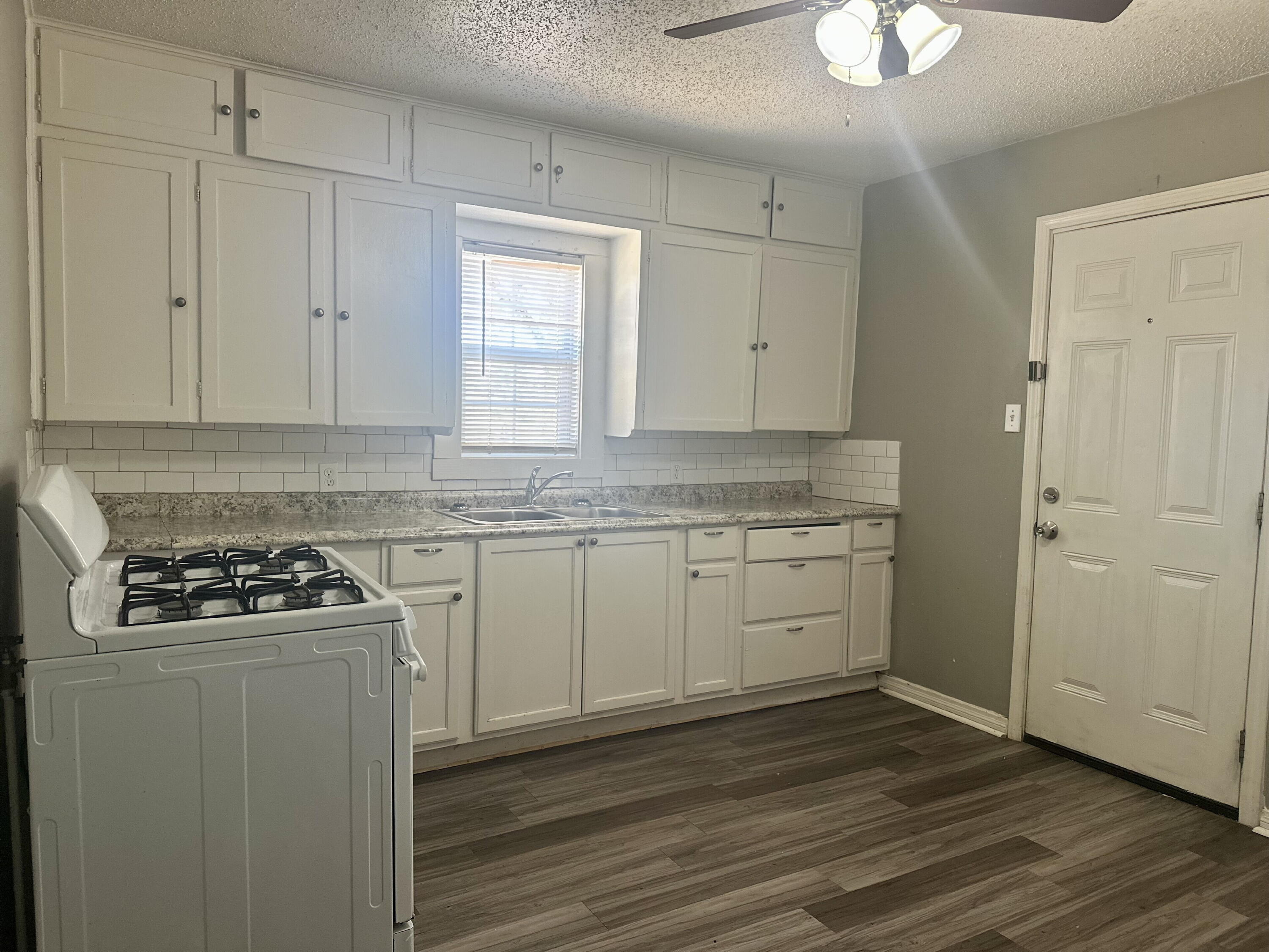 2816 40th Street Lubbock, TX 79413 - Photo 4 of 9 IMG_3494