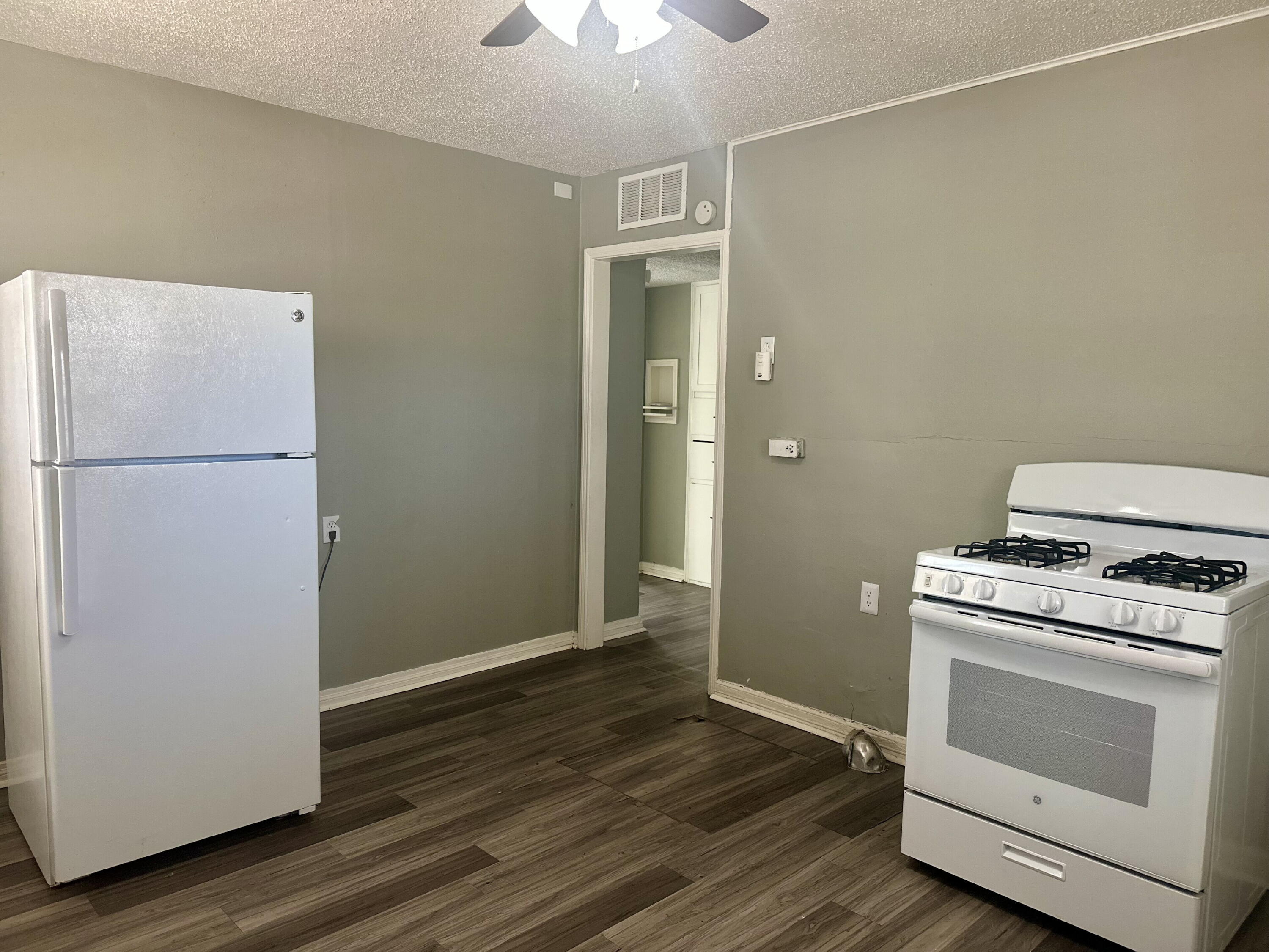 2816 40th Street Lubbock, TX 79413 - Photo 5 of 9 IMG_3495