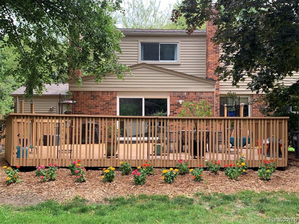 35033 Old Timber Road Farmington Hills, MI 48331 - Photo 3 of 44