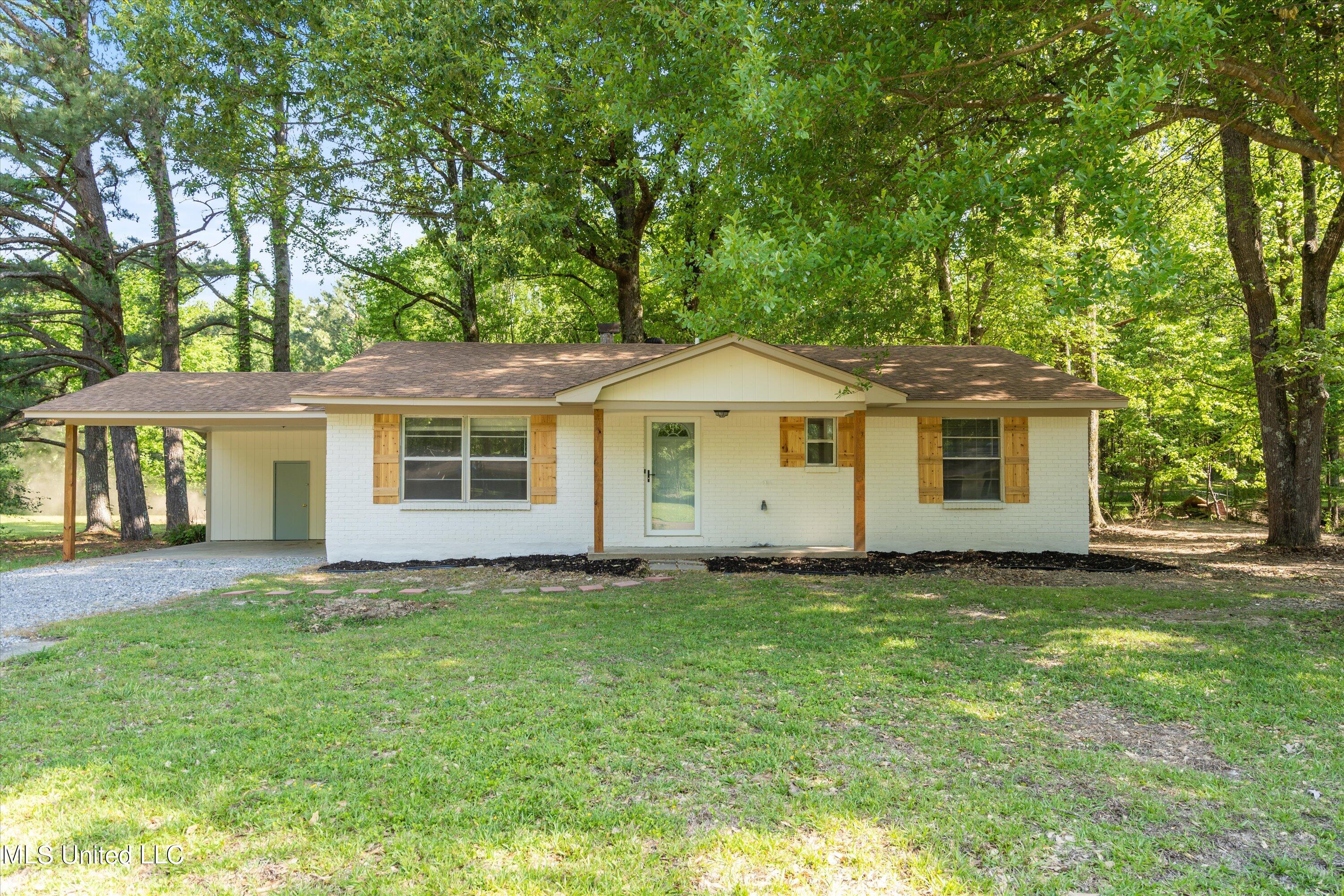 258 Crestfield Road Coldwater, MS 38618 - Photo 3 of 31 01-DSC1490