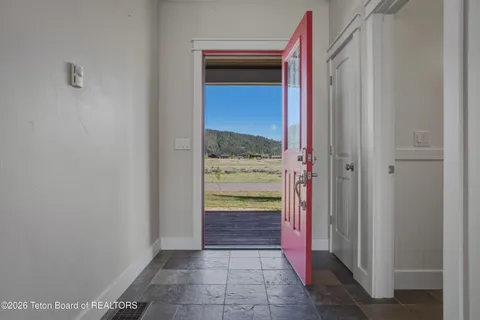 $865,000 | 216 Columbine Street, Alpine, WY 83128