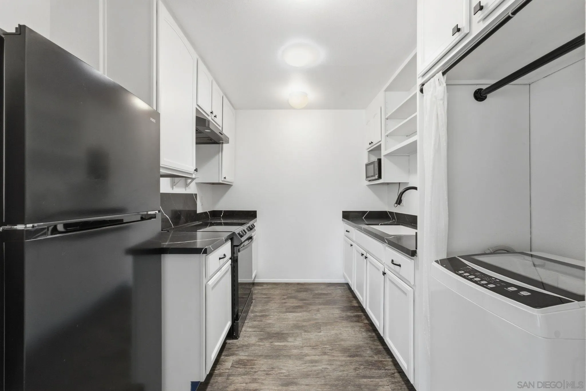 405 Requeza Street, Unit H12 Encinitas, CA 92024 - Photo 5 of 22