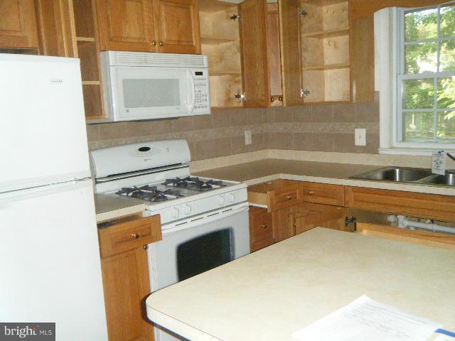 904 Mayo Road Edgewater, MD 21037 - Photo 4 of 6 Kitchen
