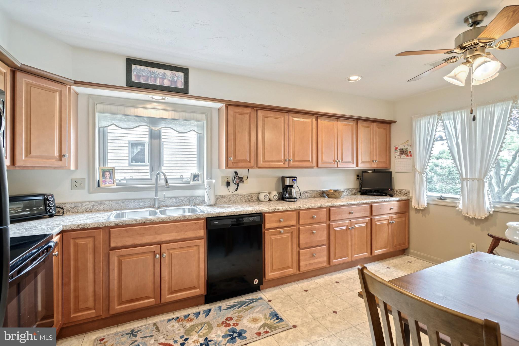 417 Deerfield Drive Hanover, PA 17331 - Photo 7 of 32