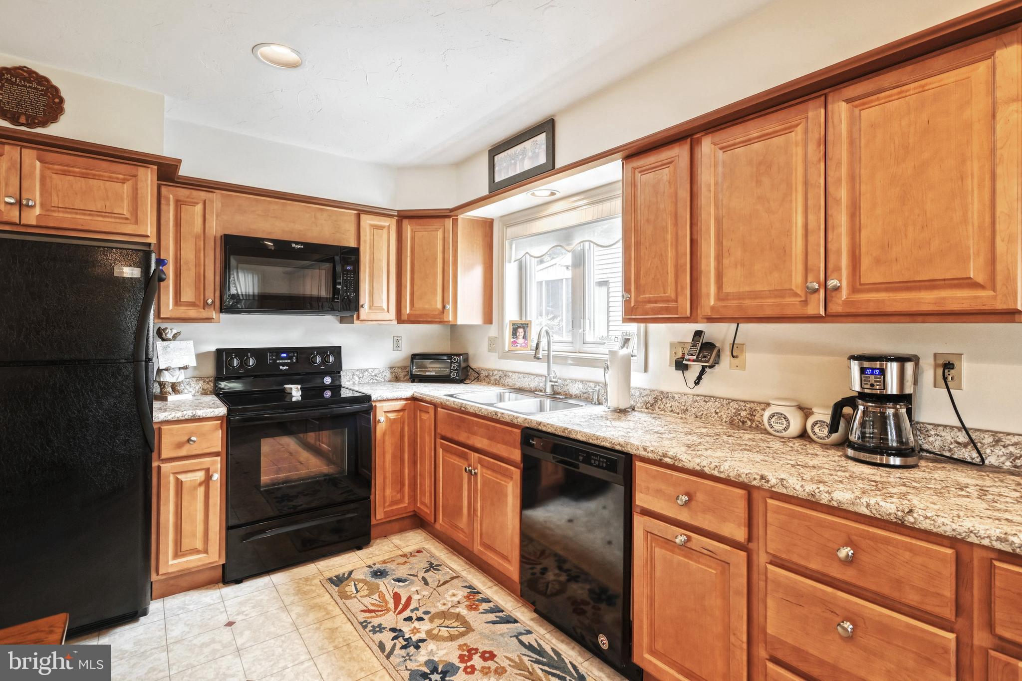 417 Deerfield Drive Hanover, PA 17331 - Photo 8 of 32