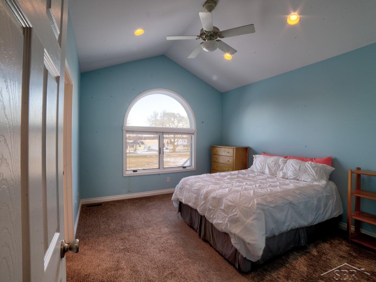 2452 Wheeler Road Bay City, MI 48706 - Photo 24 of 34 with Jack and Jill Bath and Sunburst Window