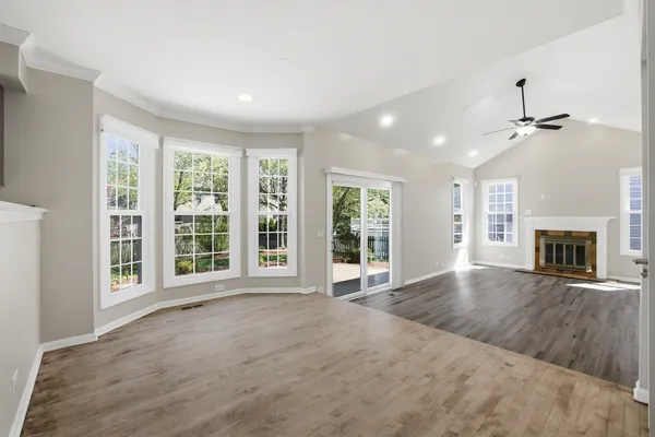 $565,000 | 1347 Hunter Drive, Bartlett, IL 60103