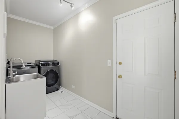 $565,000 | 1347 Hunter Drive, Bartlett, IL 60103