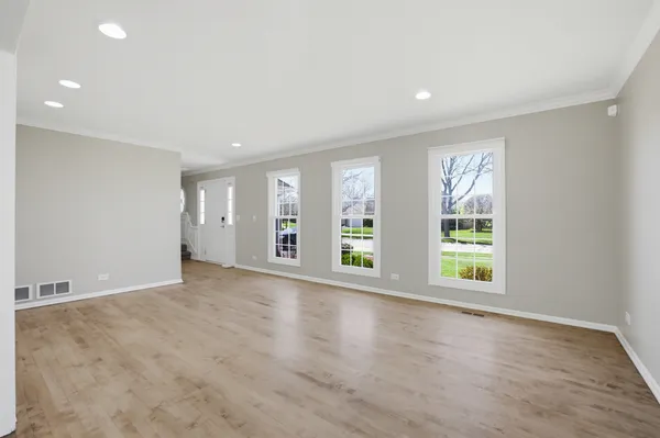 $565,000 | 1347 Hunter Drive, Bartlett, IL 60103