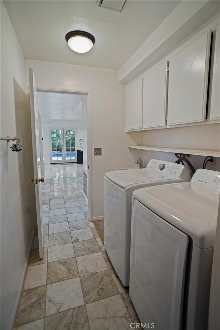5530 Buffwood Place Agoura Hills, CA 91301 - Photo 20 of 22 a utility room with dryer and washer